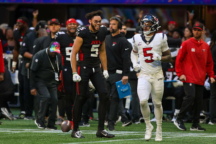Atlanta Falcons wide receiver Drake London (5) reacts after a catch against the Houston Texans in the second half at Mercedes-Benz Stadium.
